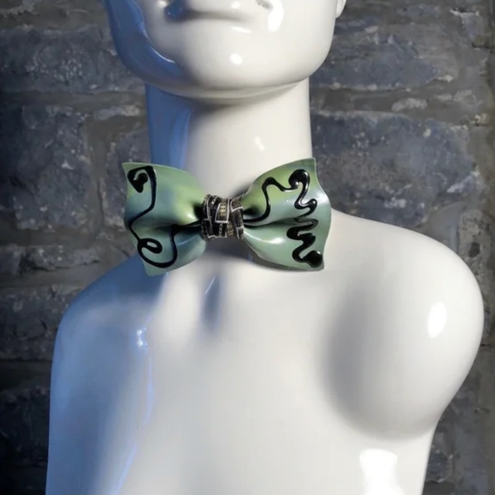 Guillotine Sculpted Bow Tie: Wynn